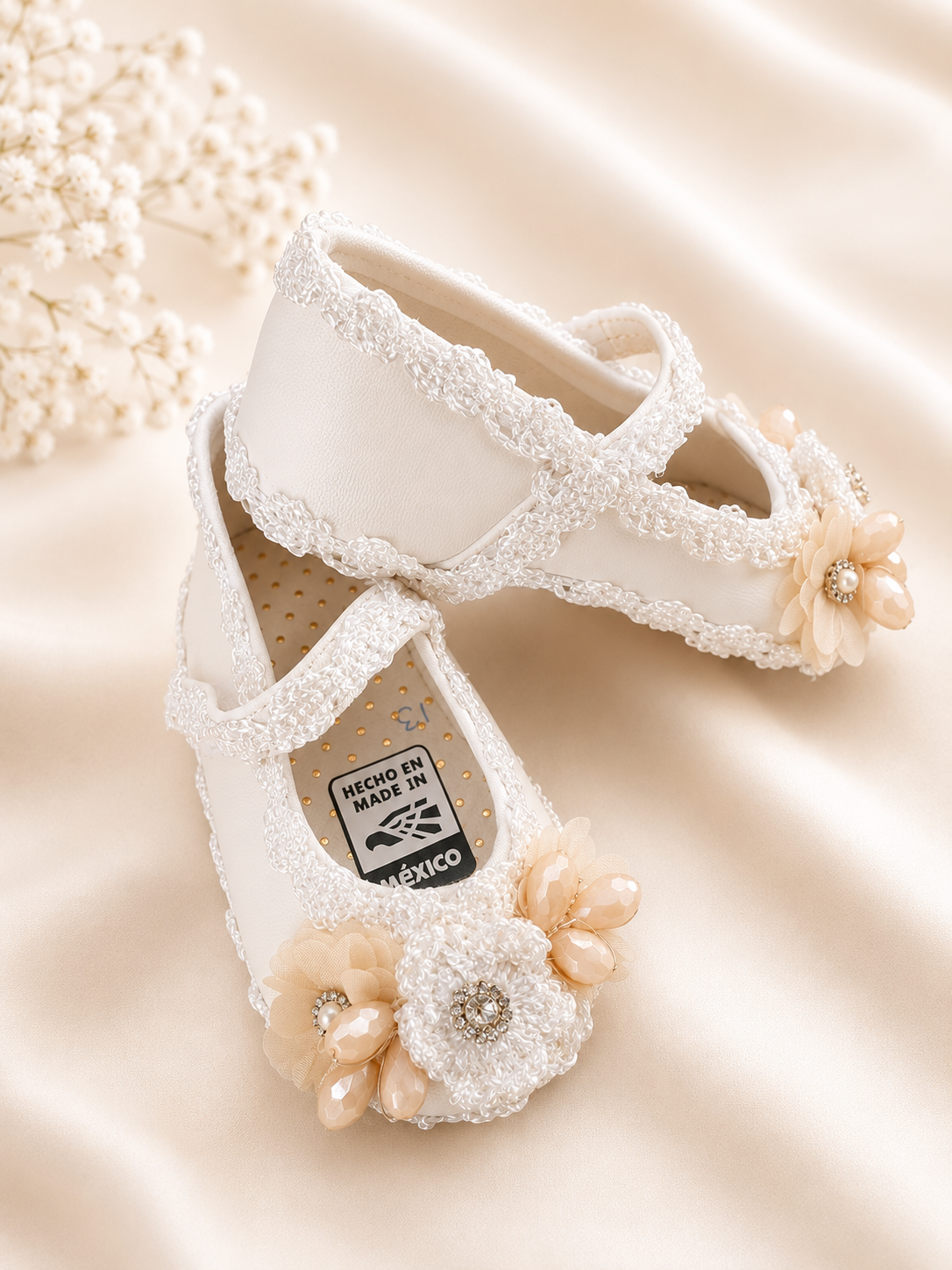 01 White Girl’s Shoes with Soles/ Zapatos Para Niña Blanco Con Suela
