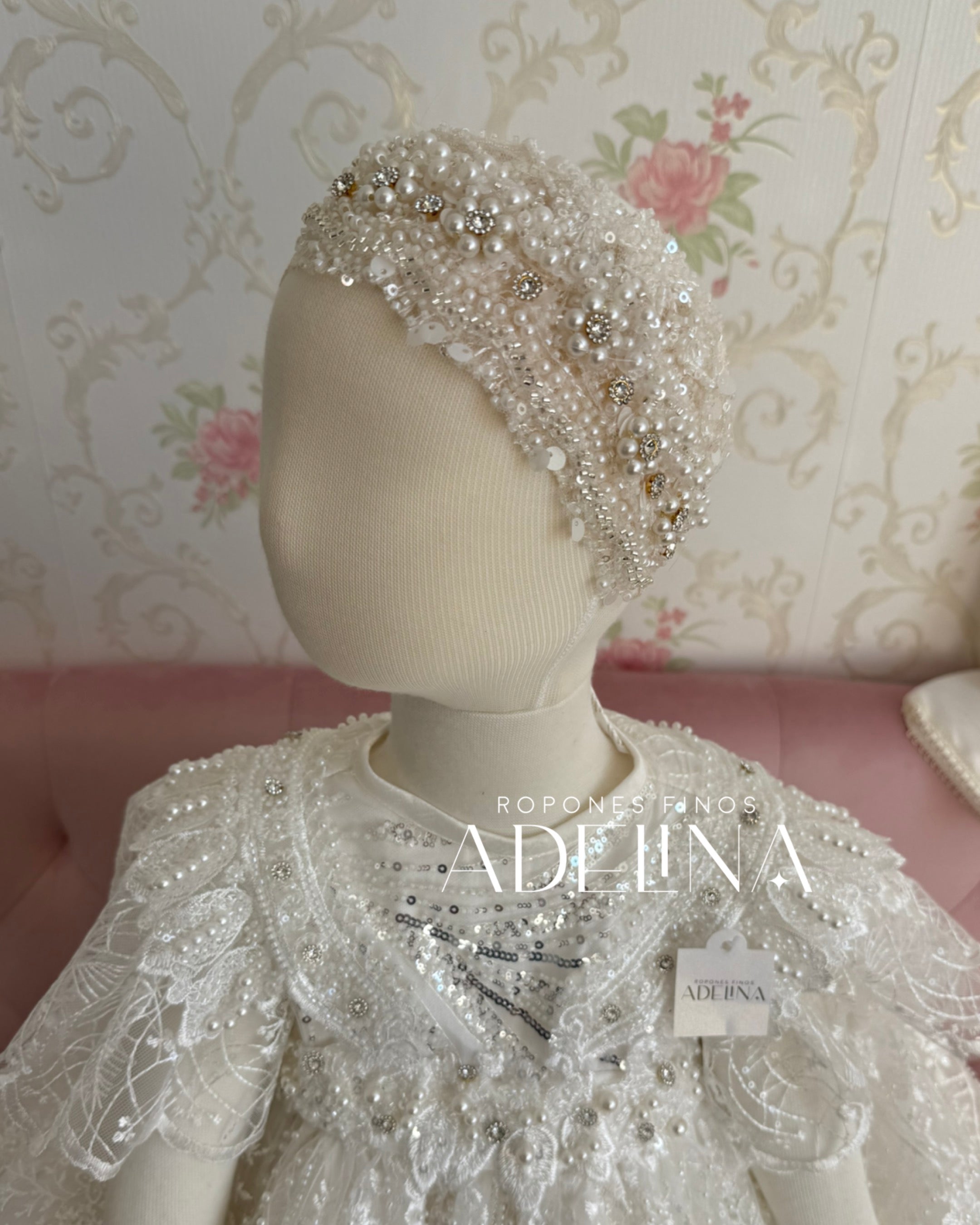 Nefertari (Ropón / Christening Gown)