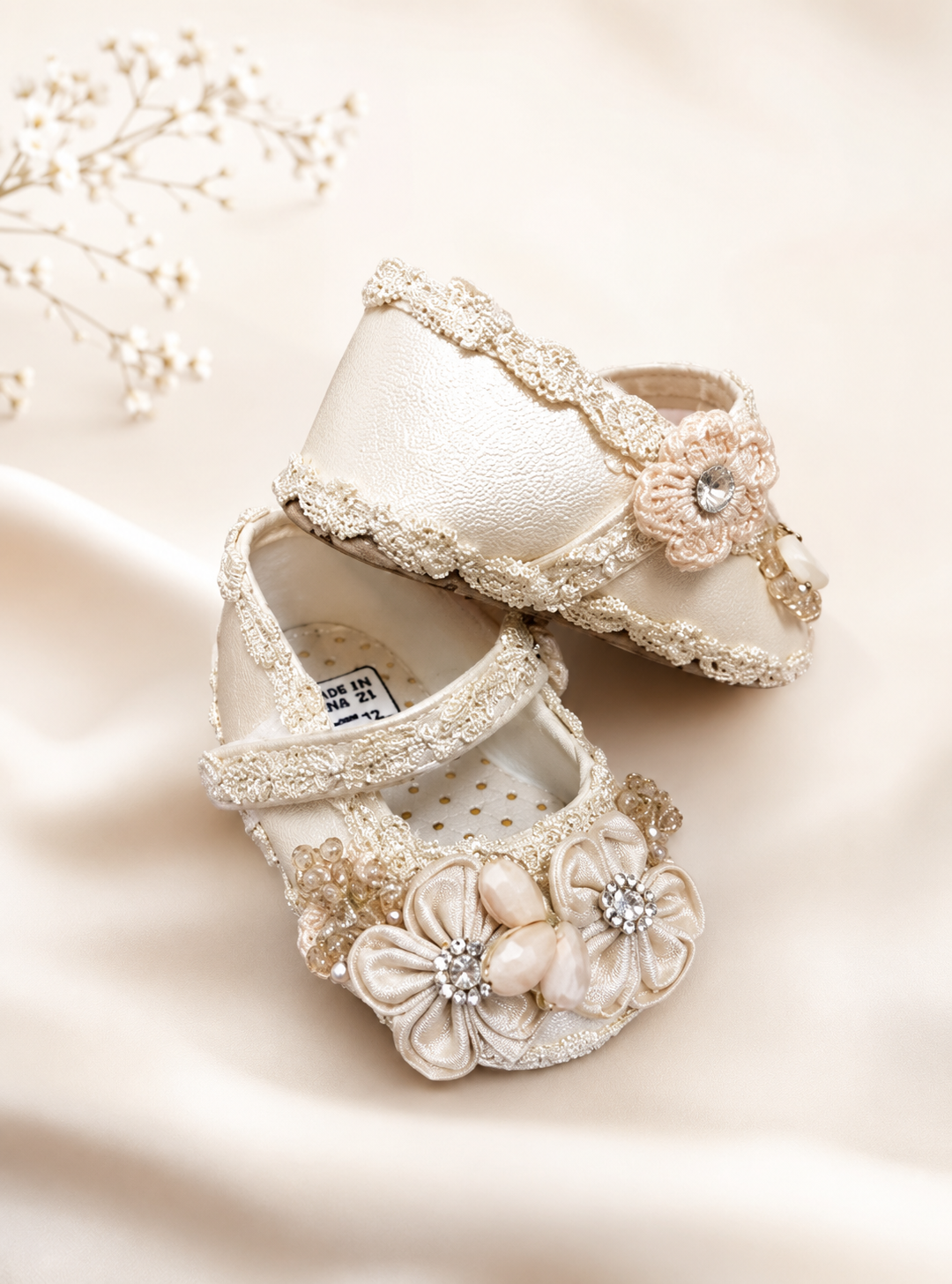 03 Champagne Girl’s Shoes with Soles/ Zapatos Para Niña Champan Con Suela