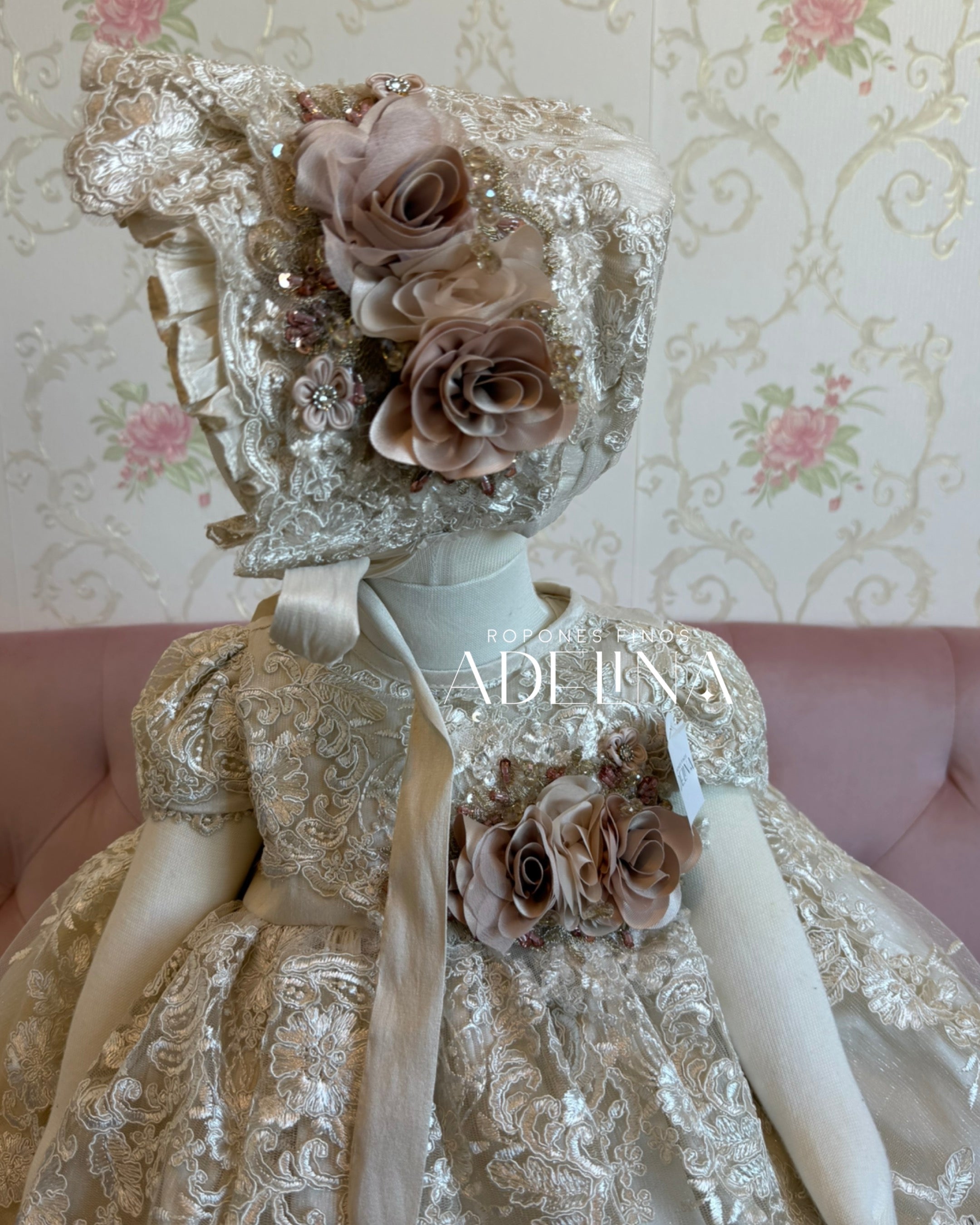 Monseratte (Ropón/Christening Gown)